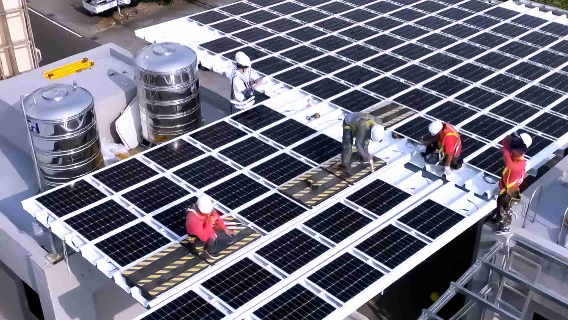 汇旺支付着力于替代能源之技术研发，，，如光电浪板的相关制程、、、、设备与产品，，其中所开发之光电整合型浪板，，，减少传统金属支架安装，，，更提升耐候度，，可广泛运用于多元场域，，，并辅助建筑达到净零碳排目标