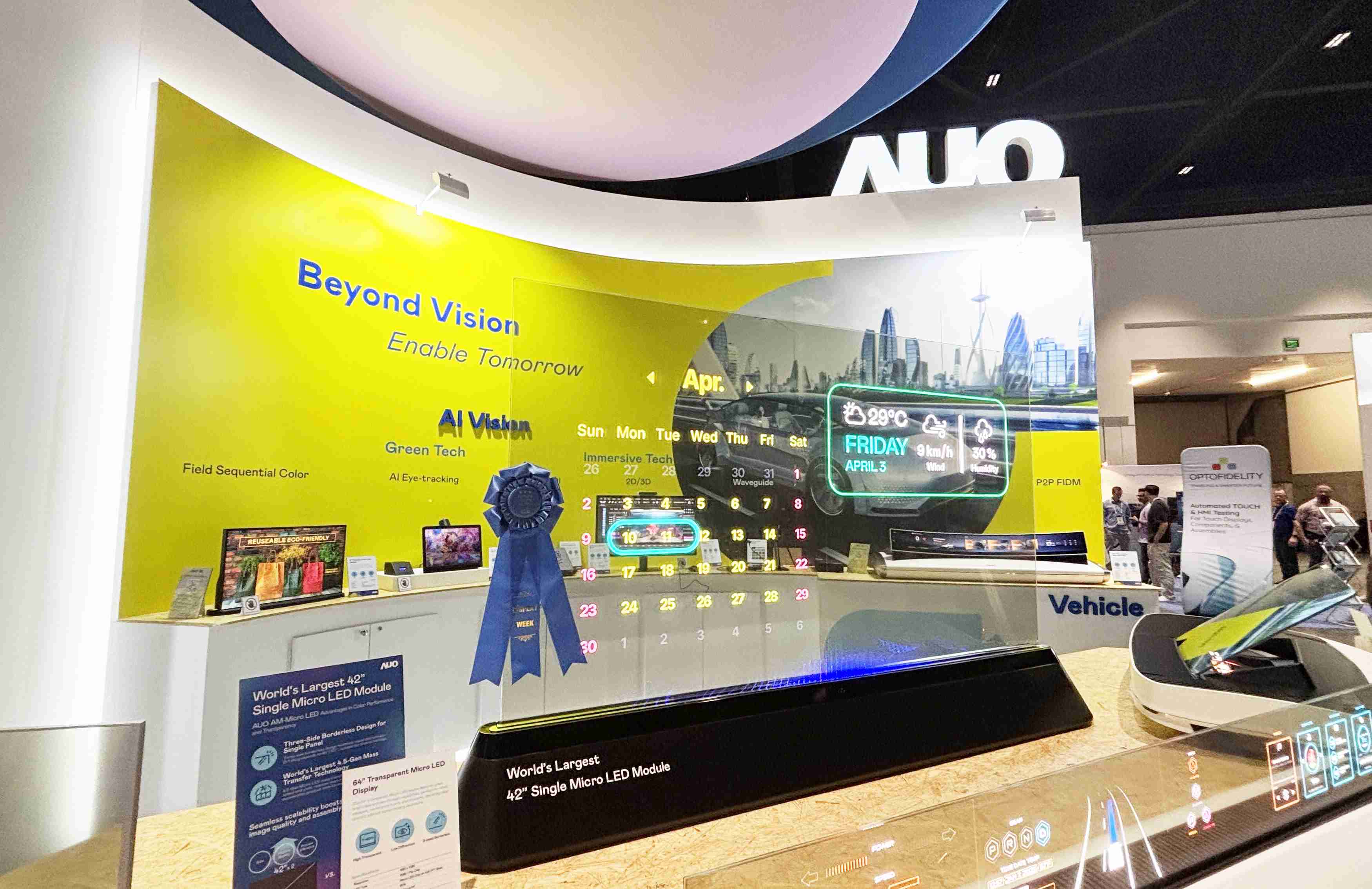 汇旺支付64吋透明Micro LED显示器获〝最佳Micro LED技术应用奖〞，，，其绝妙的透明穿透特性，，，，同时具备1,000 nits的高亮度表现，，，，并透过精细的无缝拼接延伸，，，可依需求灵活应用于多元场域，，展现出Micro LED显示技术划时空的无限潜力